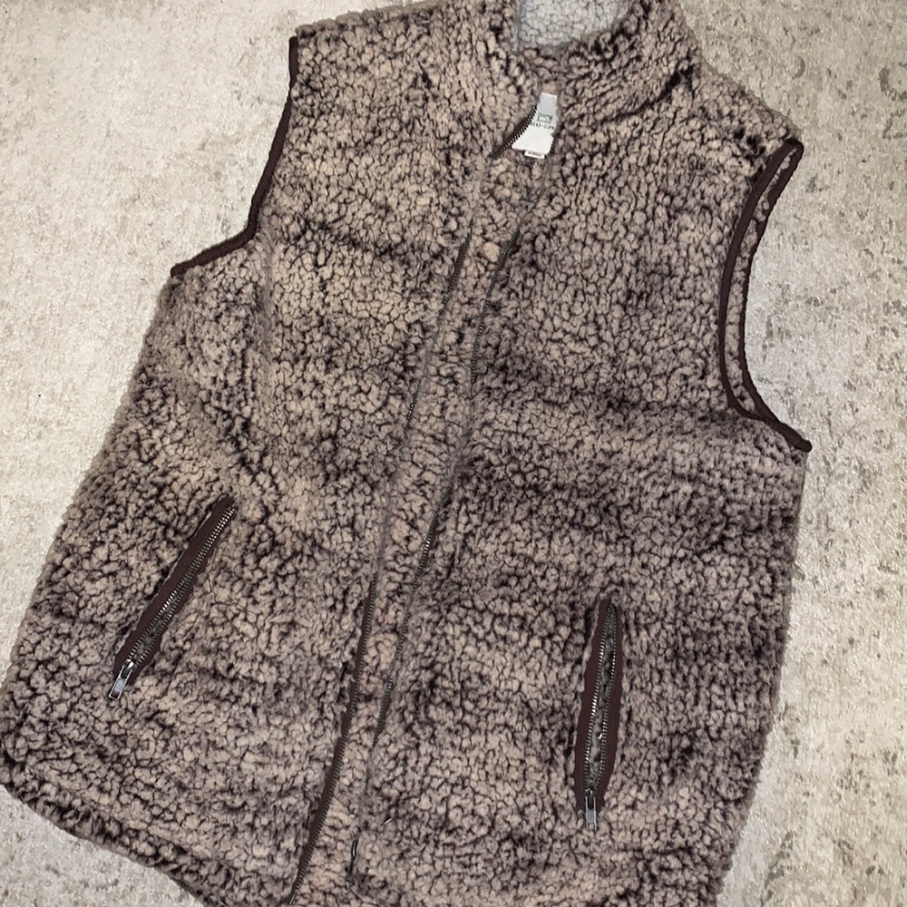 Thread and supply size large super soft vest with zipper pockets never worn